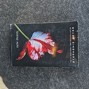2006 New Moon Book